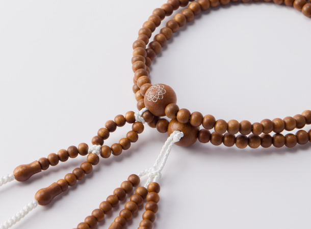 【11・18記念】【限定】八葉マーク付き/木製念珠　正梅　白手毬房M(男性向き)